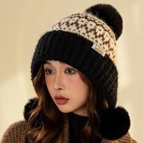 Kepurė beanie su ausų atvartu, tamprus akrilo audinys, reguliuojamas dangtelis ir laikymo kišenė, skalbimas rankomis arba sausas valymas One size beige