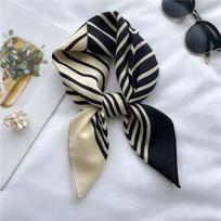 Dizainas Velūrinis Kvadratinis Šalikas Moterims Kaklaskarė Kaklo Kaklaraištis Madingas Mažas Langeliu Ant Rankos Riešo Plaukų Naujas Foulard Bandana smėlis