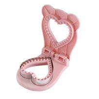 Sumuštinių formų duonos pjaustyklės sandariklis Love Heart Shape Maisto klasės nerūdijantis plienas, „pasidaryk pats“ kišeninis duonos skrudintuvas, pjaustymo įrankis, virtuvės prietaisas rožinė raudona spalva