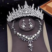 Karališkosios karalienės karūnos vestuvinių papuošalų rinkiniai moterims Tiaras vakarinių perlų karoliai auskarų rinkinys vestuvinės suknelės nuotakos papuošalų rinkinys