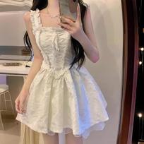 QICED Žakardo reljefinis dirželis Maža balta suknelė Vasarinė Pompadour princesės suknelė Pure Desire To Strip Suknelė mažas vyras S balta