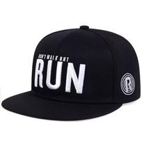 Letter RUN Embroidery Hip Hop Baseball Cap Unisex Outdoor Leisure Travel Hat Flat Top Caps Cotton Fishing Hats for Men Women juoda/balta