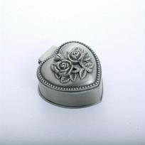Mažas retro metalinis papuošalų dėklas, vintažinis gėlėmis raižytas namų dekoras, smulkių daiktų dėklas, žiedų, apyrankių, pakabukų laikiklis, karoliukų organizatorius sidabras