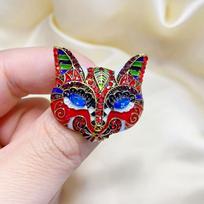 Vintage Enamel Fox Mask Brooch Vintage Ladies Corsage Pin Fashion Clothing Accessories raudona