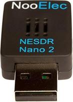 Nooelec NESDR Nano 2 - Winziges Schwarzes RTL-SDR-USB-Set (RTL2832U + R820T2) mit MCX-Antenne. Software Defined Radio, DVB-T und ADS-B Kompatibel, ESD-Sicher