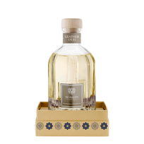 Dr. Vranjes namų kvapas su lazdelėmis Leather Oud 500ml dovanų dėžutėje