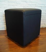 Quattro Meble Tikros odos taburetė 40 x 40 x 45 cm Karvės odos sėdynė Kubas Kojinė minkštasuolis Minkšta taburetė Tikra oda Puff Black