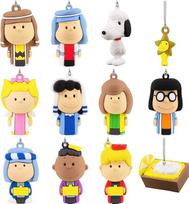 "Hallmark Peanuts" Kalėdų eglutės kalendoriaus mini rinkinys su 12 mini papuošalų