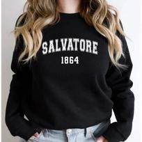 Salvatore Džemperis Salvatore Broliai 1864 Apvalaus kaklo Džemperis Mistik Falls Puloveriai TVD Grafiniai Džemperiai Moteriški Džemperiai S juoda