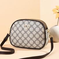 Fashionable Four-leaf Clover Lady Messenger Bag Commuting Large Capacity Summer Popular Versatile Shoulder Bag