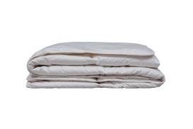 Antklodė COMCO, 220 x 200 cm, imp. 100% medvilnė, 30% pūkų, 70% ančių plunksnų, 590 g