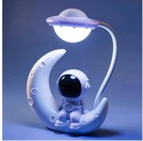 LED šviestuvas "Astronautas"