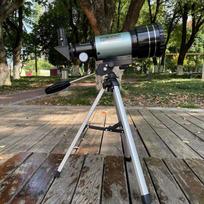 F30070M HD Astronominis teleskopas: Didelės galios, vieno vamzdžio, dvigubos paskirties vaikams ir pradedantiesiems žvaigždžių stebėjimui. F30070M sidabras