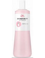 Wella dažų aktyvatorius naudojant aplikatorių Wella Shinefinity Activator 2% Bottle 1000ml