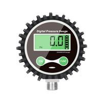 Skaitmeninis dujų slėgio matuoklis su 1/4 colio NPT jungtimi apačioje ir guminiu apsaugu, 200 PSI, tikslumas 1% 7.6*3.2cm juoda