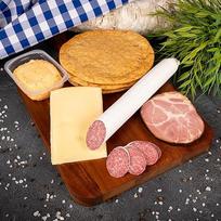 WURSTBARON® Alpių pietų paketas, dešrelių paketas su Bavarijos Obazda, kumpiu, saliamiu, sūriu ir duona, dovanų rinkinys su Pietų Tirolio duona, juodai rūkytu kumpiu, Obazda ir Salametti