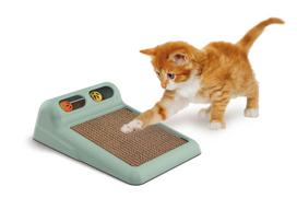 Cat scraper with 2 balls cm 40 x 28 x 12 h, different colors | 9478 | 8016040105959