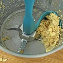 ZA02182-1 vnt. Besisukantis grandiklis Thermomix pašalinimui, surinkimui ir porcijoms dalinti virtuvinio kombaino priedai mėlyna