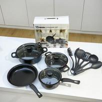 13 dalių nelipnių indų rinkinys: Įeina sriubos puodas, troškinio puodas ir keptuvė neutralioje angliškoje pakuotėje. 13-piece set juoda