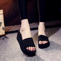 Women's Black Mid-Heel Wedge Flip-Flops: Anti-Slip, Perfect for Seaside Holidays and Beachwear 42 6 cm juodos spalvos