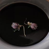 Švelnios violetinės vynuogės ~ Prancūziški retro stiliaus stikliniai vandens lelijų auskarai moterims.