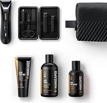 MANSCAPED® "The Premier Package 5.0 ULTRA", kuriame yra "The Lawn Mower® 5.0 ULTRA" intymių ir kūno plaukelių kirpimo mašinėlė vyrams, žirklės 3.0, rutulinis dezodorantas "Crop Preserver®", dušo želė, "Crop Soother™", "Shed 2.0