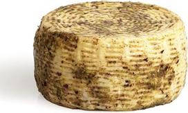 Pistacijų sūris, ožkų ir avių sūris, tipiškas Sicilijos sūris, 450 g, rafinuotas plutoje su alyvuogių aliejumi ir pistacijomis