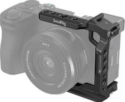 SMALLRIG "Sony Alpha 6700/6600/6500/6400" pusinis narvelis, integruota greitojo atleidimo plokštelė, skirta "Arca" tipui, fotoaparato vaizdo kameros narvelis su batų laikikliu, 1/4"-20" ir 3/8"-16 sriegių angos - 4337