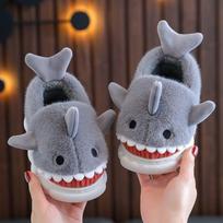 Berniukų animacinių filmų ryklio medvilnės šlepetės: Minkšti, šilti, neslystantys žieminiai batai, skirti dėvėti viduje 26/27 (Inner length 17CM) gray