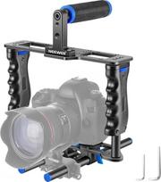 "Neewer®" aliuminio lydinio fotoaparato vaizdo kameros narvelio filmo kūrimo rinkinį sudaro: (1) vaizdo kameros narvelis (1) viršutinė rankena (2) 15 mm strypas, skirtas DSLR fotoaparatams, tokiems kaip "Canon 5D mark II III 700D 650D Nikon D7200 Pentax S