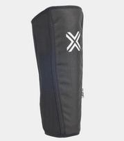 FUSE ALPHA CLASSIC vaikiška blauzdų apsauga, juoda/pilka, M/L