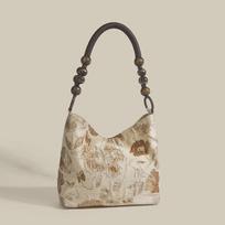 Retro Caramel Macchiato Jacquard Underarm Bag with Wooden Bead Chain tamsiai ruda spalva
