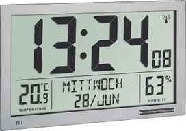 TFA Dostmann Funk-Wanduhr Digitale XL mit Raumklimaanzeige 60.4517.54 (Silber)