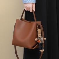 New Crossbody Bag Women's Bag Genuine Leather Hand Bucket Bag Large Capacity One-shoulder Commuting Bag