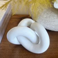 Resin Knot Decor Chain Link Decor White Rool Coffee Table Decor Book Shelf Decor Accents Home Decor Console Table Decor Items A