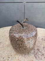 Dekoratyvinis granito obuolys, 22x24cm (Vilniuje, Bukiškis) - 061