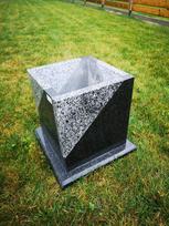 Granito vaza, pilkai juoda, 39x41cm (Vilniuje, Bukiškis) - 053