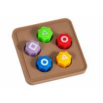 Gonggi kauliukai iš Squid Game serialo su kvadratiniu padėkliuku