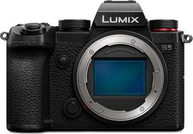 "Panasonic" LUMIX S DC-S5 pilno kadro fotoaparatas (4 K, L tvirtinimo bajonetas, 24,2 megapikselio jutiklis, V-Log, atsparus dulkėms ir purslams), juodas