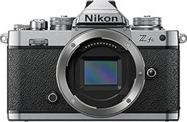 DX formato "Nikon Z fc" beveidrodis fotoaparatas (20,9 MP, OLED vaizdo ieškiklis su 2,36 mln. pikselių, 11 kadrų per sekundę, hibridinis AF su fokusavimo asistentu, ISO 100-51 200, 4K UHD vaizdo įrašas)