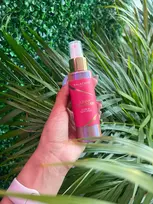 MALACHITE COSMETICS Blizgantis kūno purškiklis "SUNNY STRAWBERRY" 100 ml