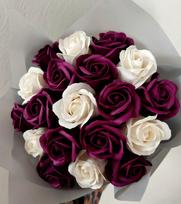 Muilo gėlių puokštė – Violetinė/Balta (19 vnt.)