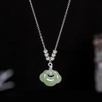 925 Silver Peace Lock Necklace with Hetian Jade & 14K Gold Clavicle Chain, featuring a Retro Ruyi Longevity Lock Pendant for Women. 925 Silver platina
