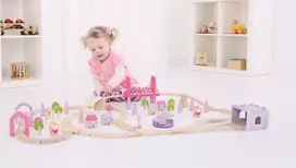 Bigjigs Fėjų šalies traukinuko ir trasos rinkinys, 75 detalės, BJT023
