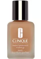 Clinique – šilkinis makiažas Superbalanced Makeup 30 ml – CN 62 porcelianinis smėlio spalvos