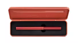 Plunksnakotis INEO fiery red metalinėje dėžutėje