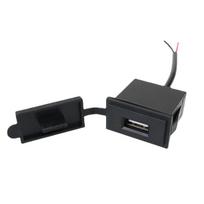 12v/24v vienas USB automobilinio įkroviklio lizdas 5v 2.4a maitinimo adapteris kvadratinės formos ugniai atsparus automobiliams ir motociklams black
