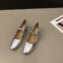 Thick Heels Mary Jane Shoes Women Buckle Strap Square Toe Pumps Woman Med Heele Patent Leather Shoes Female 35 sidabras