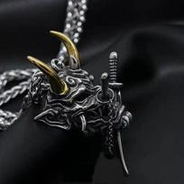 Japonijos samurajaus kaukės karoliai Vyriška tendencija Personalizuotas Dominuojantis Punk Retro Dvigubo kardo žudiko pakabukas karoliai