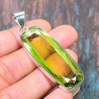 Peridoto brangakmenio rankų darbo 925 svarų sterlingų sidabro papuošalo pakabukas moterims 2.44 Inches žalia